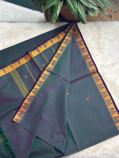 Handloom Cotton Saree with Blouse (80s)