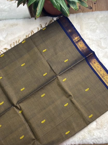 Handloom Cotton Saree with Blouse (80s)