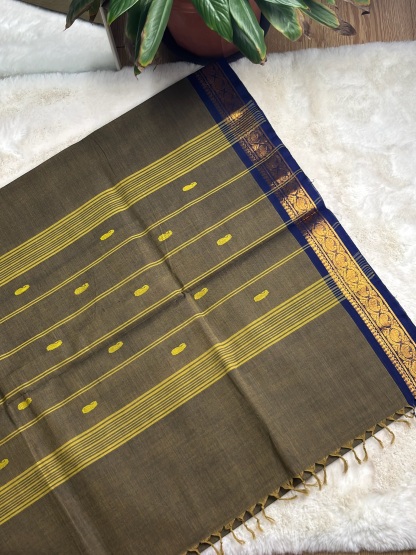 Handloom Cotton Saree with Blouse (80s)