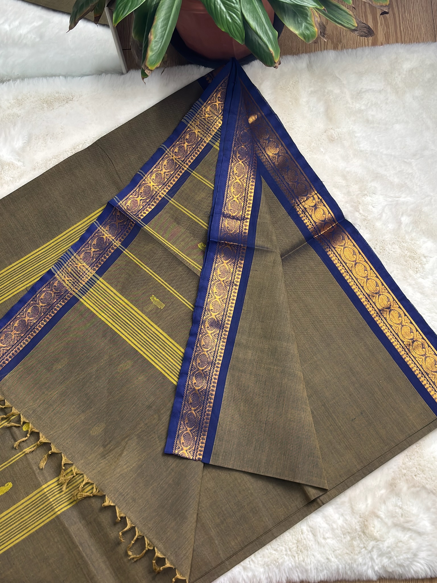Handloom Cotton Saree with Blouse (80s)