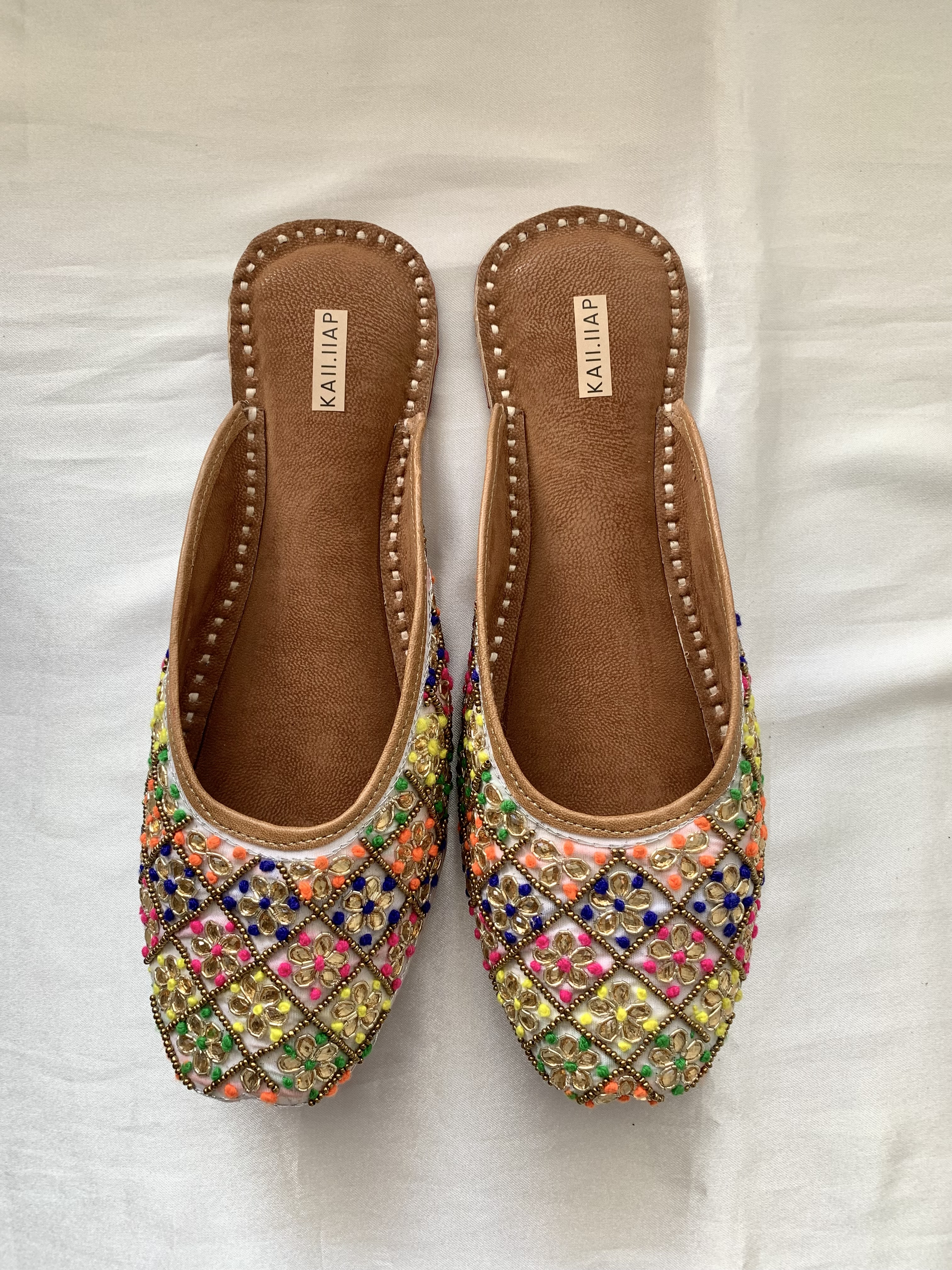 Back Open Embroidered Jutti