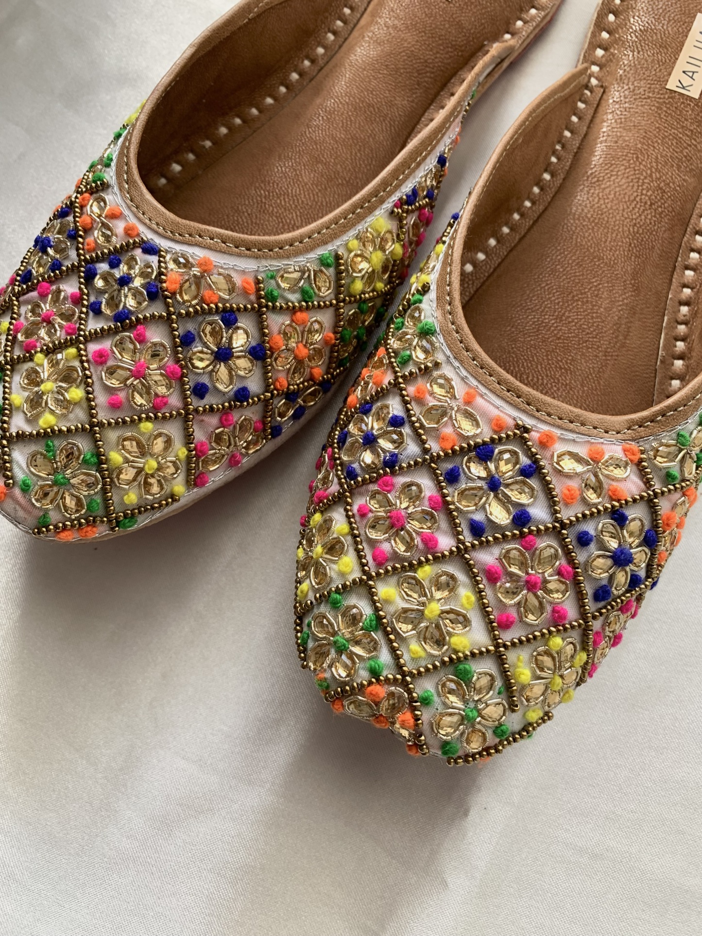 Back Open Embroidered Jutti