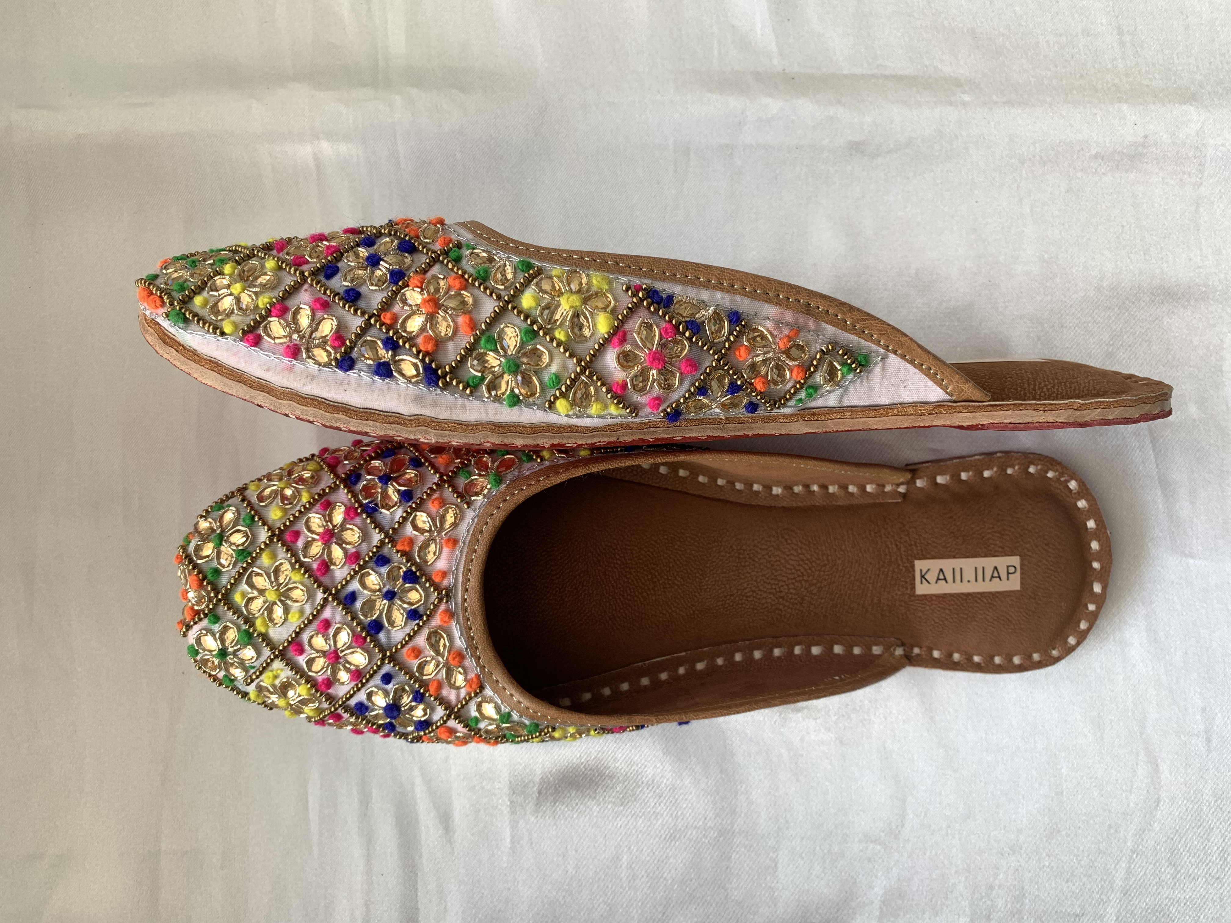 Back Open Embroidered Jutti