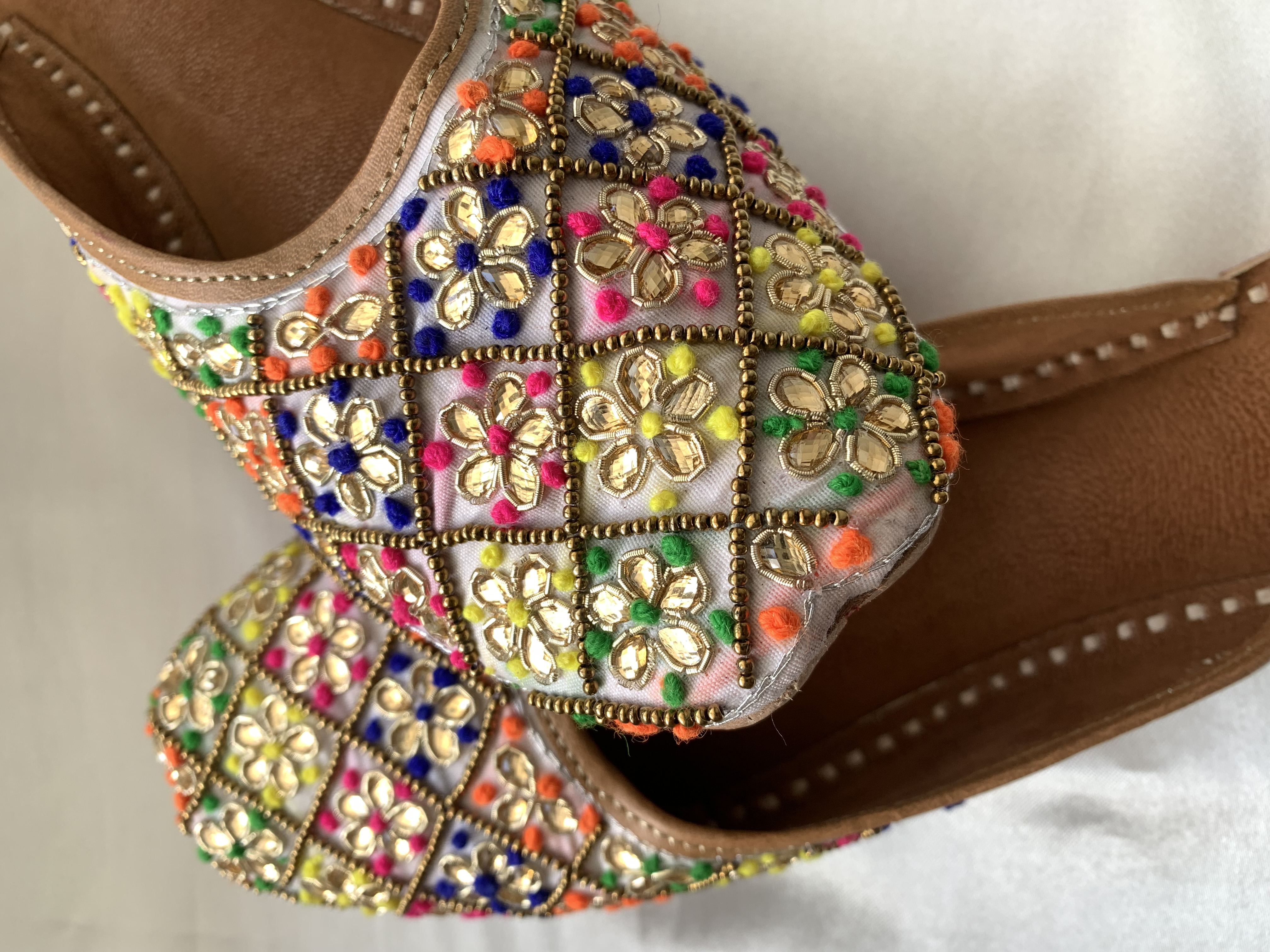 Back Open Embroidered Jutti