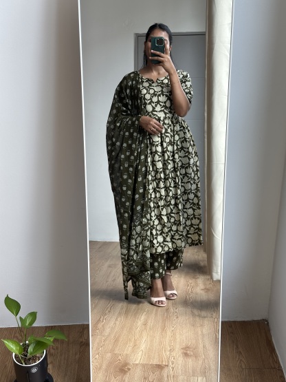 Naira Cut Kurta Set