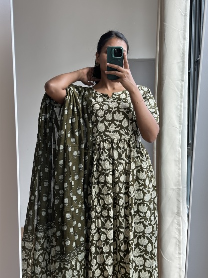 Naira Cut Kurta Set
