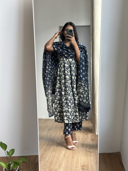 Naira Cut Kurta Set