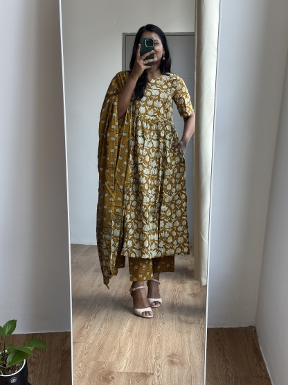 Naira Cut Kurta Set