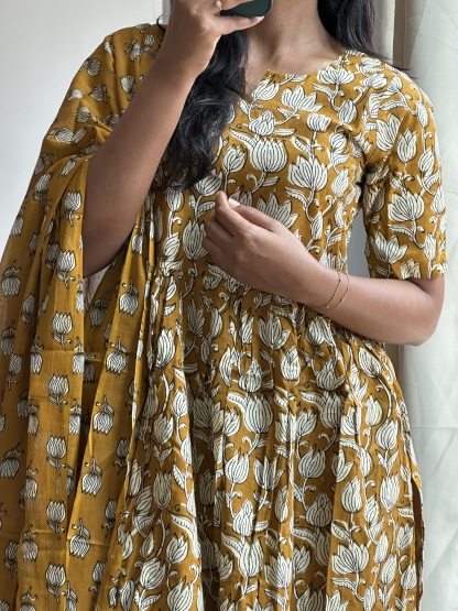 Naira Cut Kurta Set
