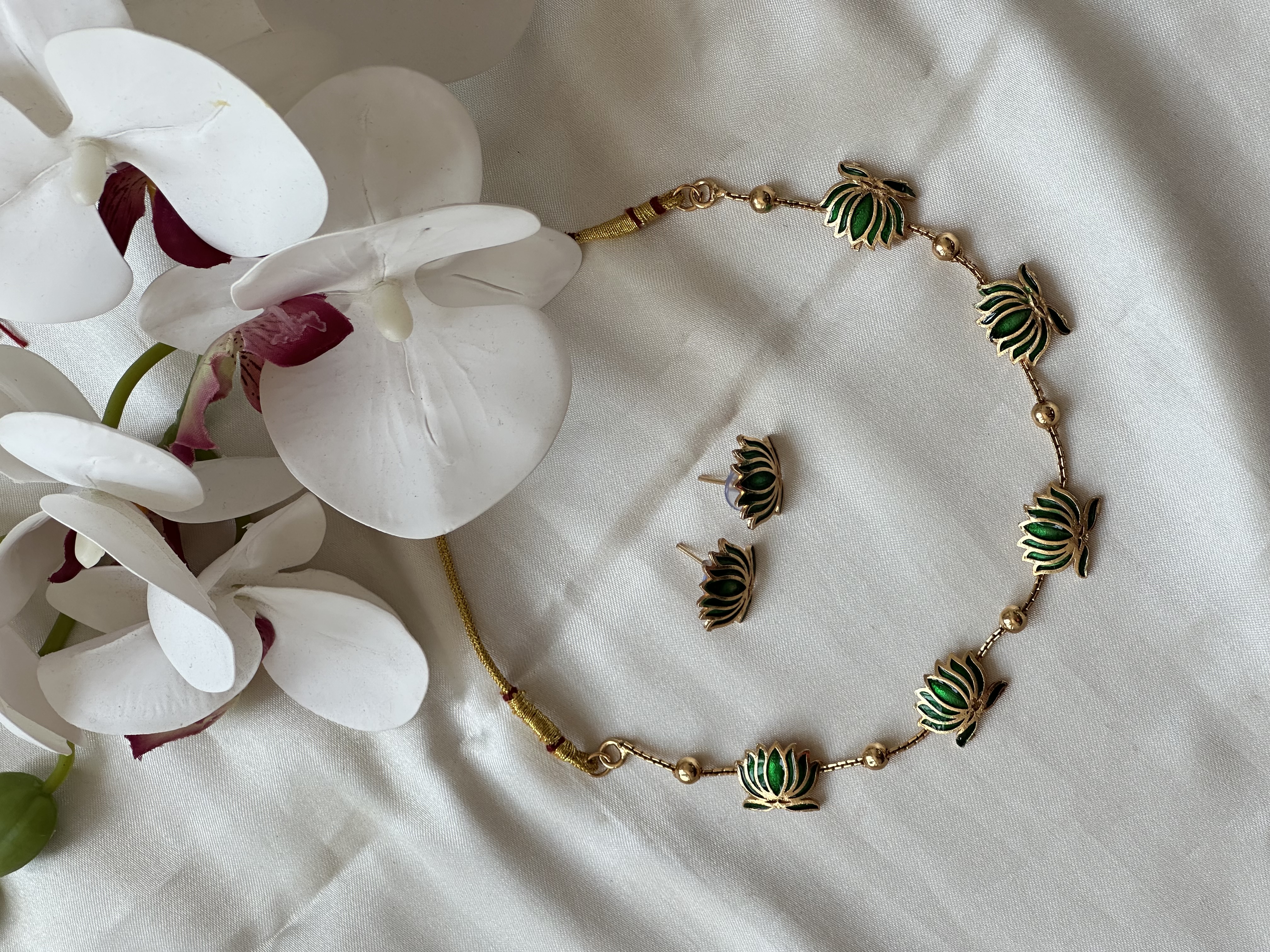 Lotus Gold Choker (Green)
