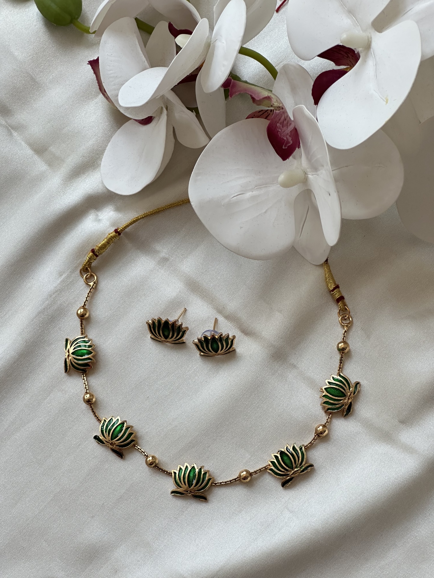 Lotus Gold Choker (Green)