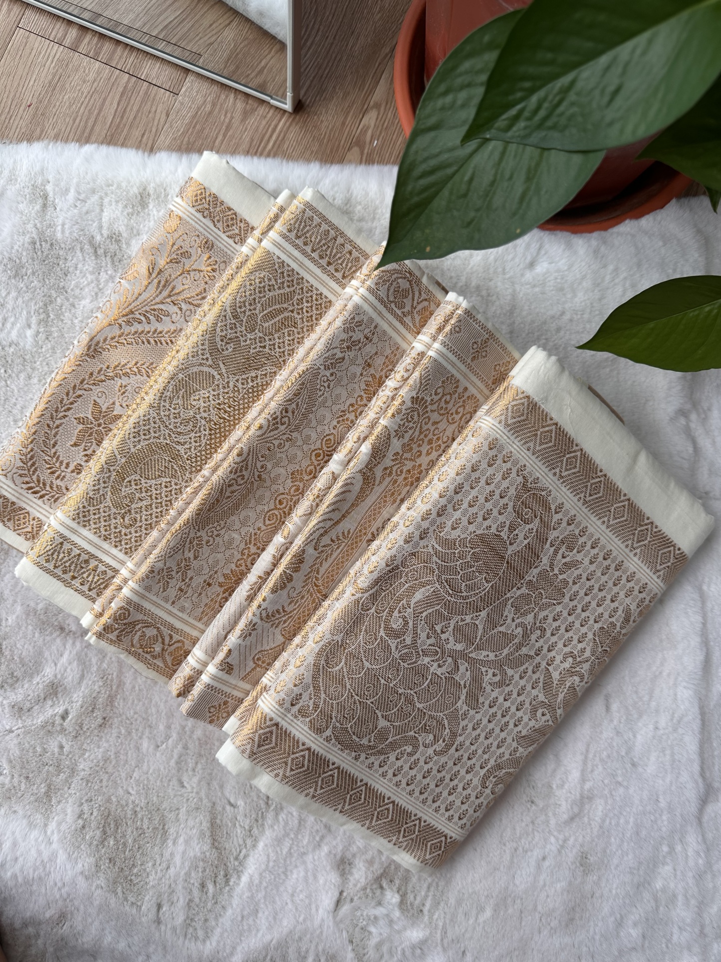 Handloom Cotton Kasavu Saree