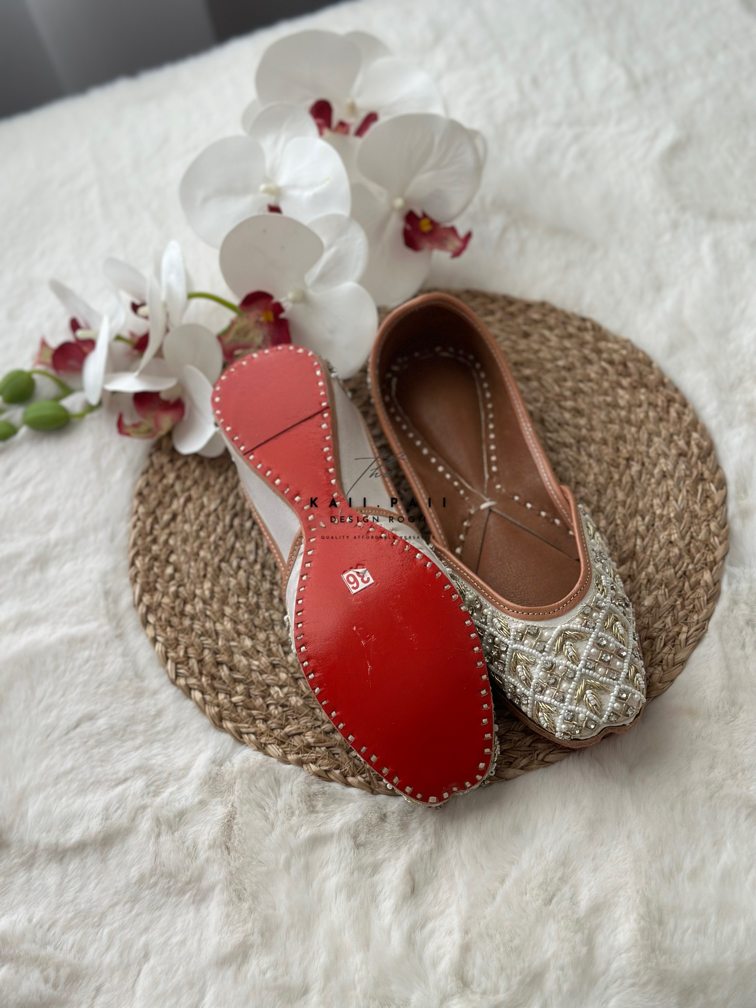 White Jutti