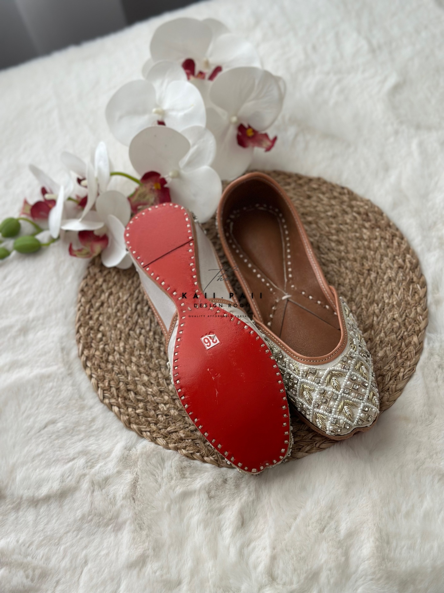 White Jutti