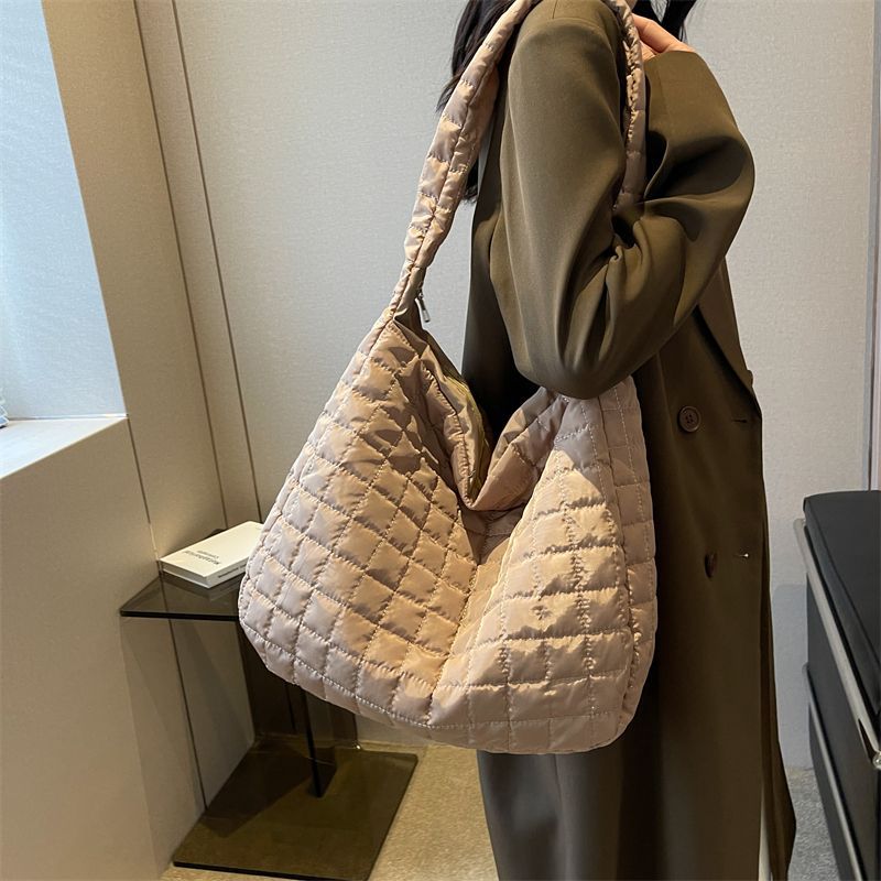 欧米風キルトショルダーバッグ