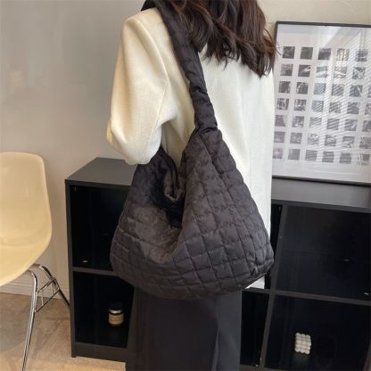欧米風キルトショルダーバッグ