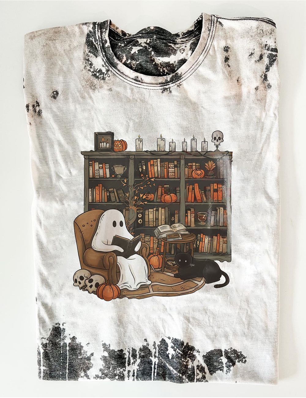 Women's Ghost Reading Book Halloween Bookshelf Print T-Shirt