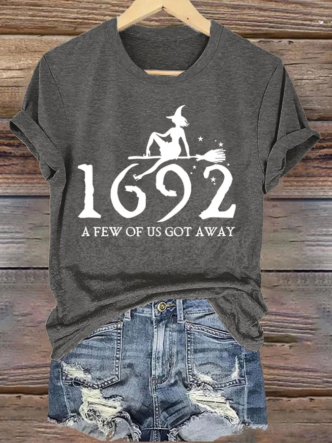 Retro Salem Witch 1692 A Few Of Us Got Away Print T-Shirt