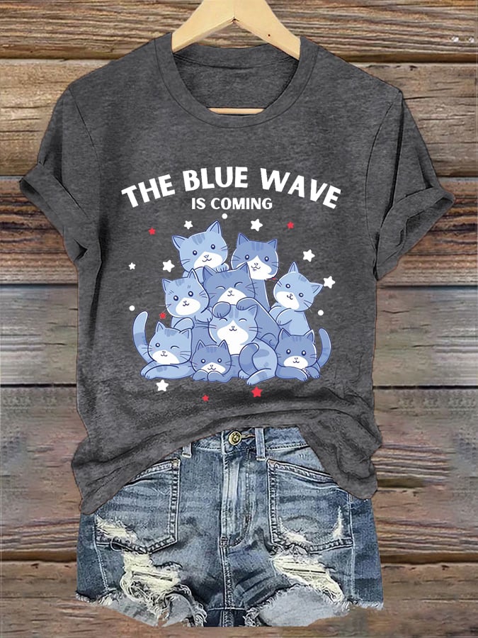 Women's The Blue Wave Cats Is Coming Casual Tee