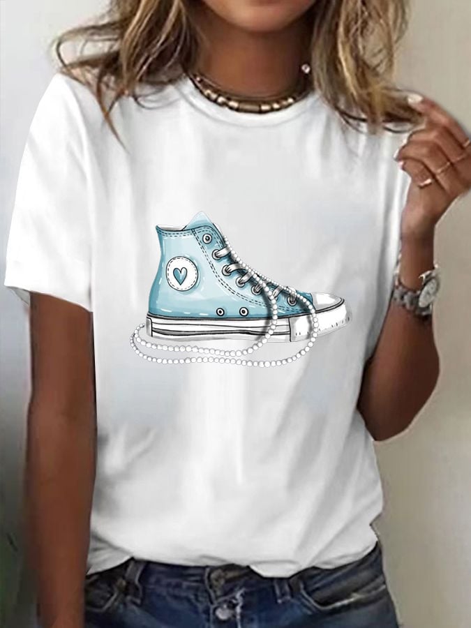 Women'S Canvas Shoes And Pearl Necklace Printed T-Shirt