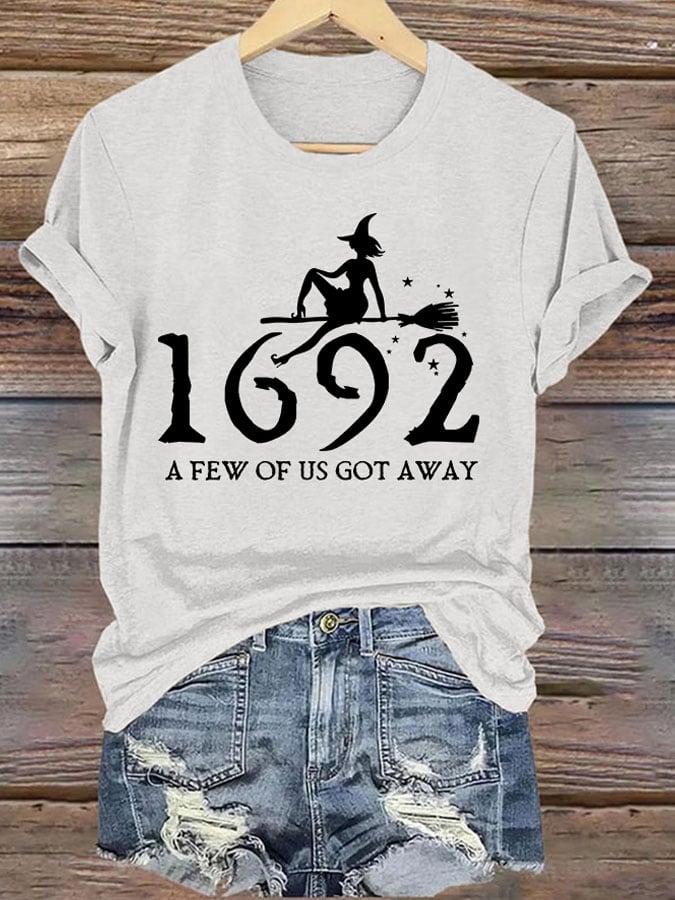 Retro Salem Witch 1692 A Few Of Us Got Away Print T-Shirt