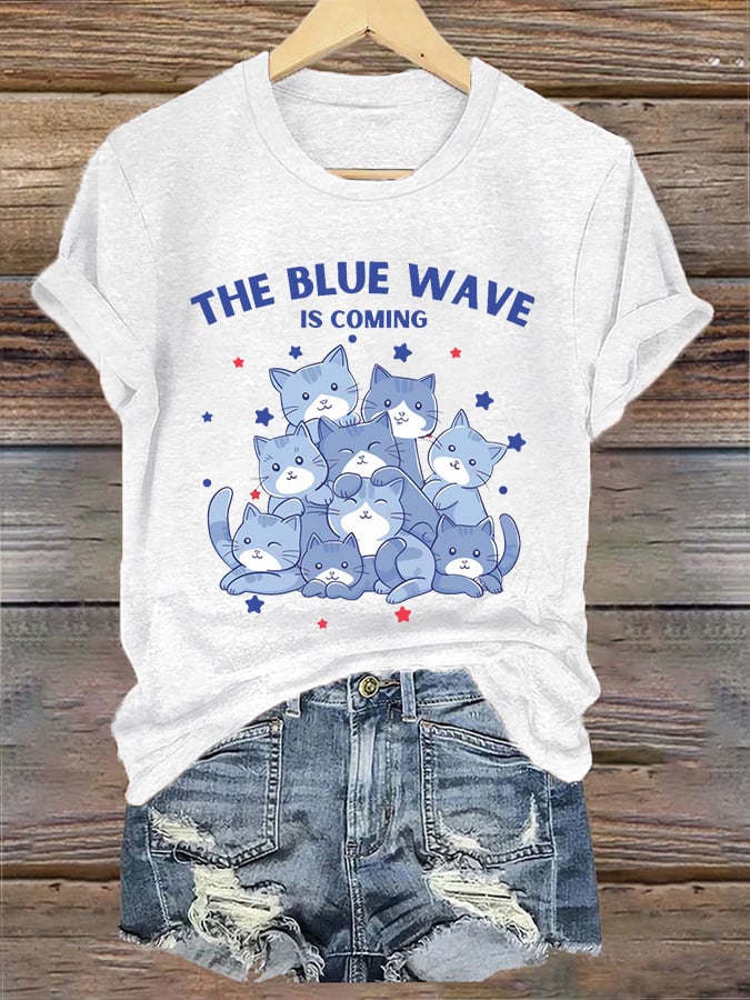 Women's The Blue Wave Cats Is Coming Casual Tee