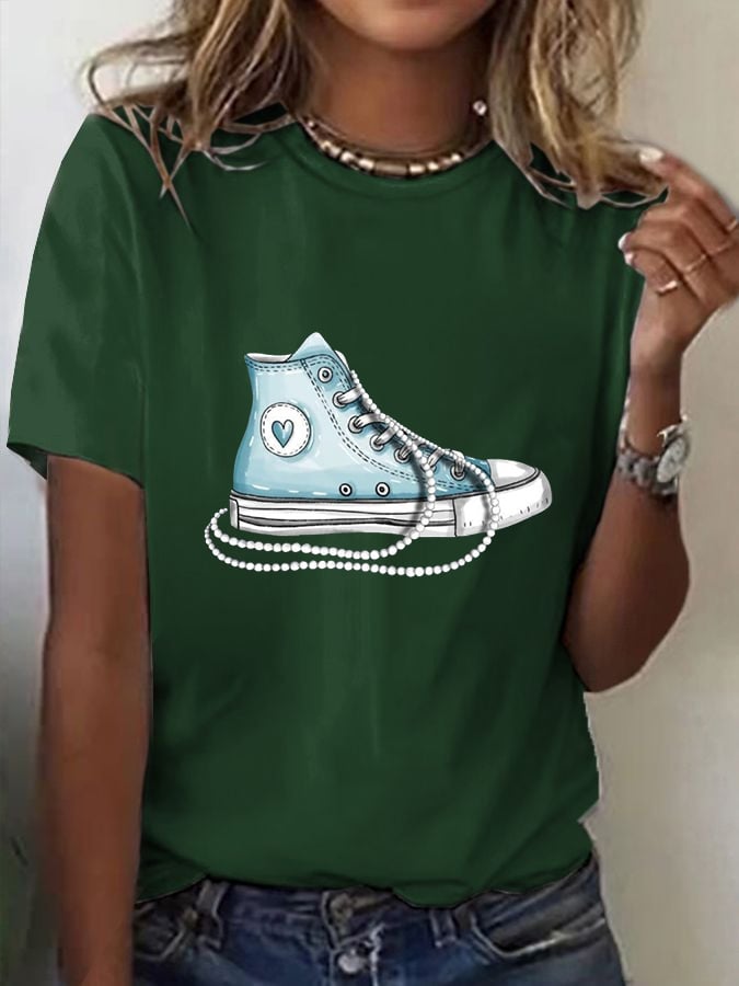 Women'S Canvas Shoes And Pearl Necklace Printed T-Shirt