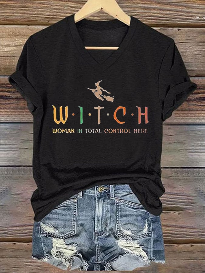 Women's Halloween Witch Woman In Total Control Herself Powherful Print T-Shirt