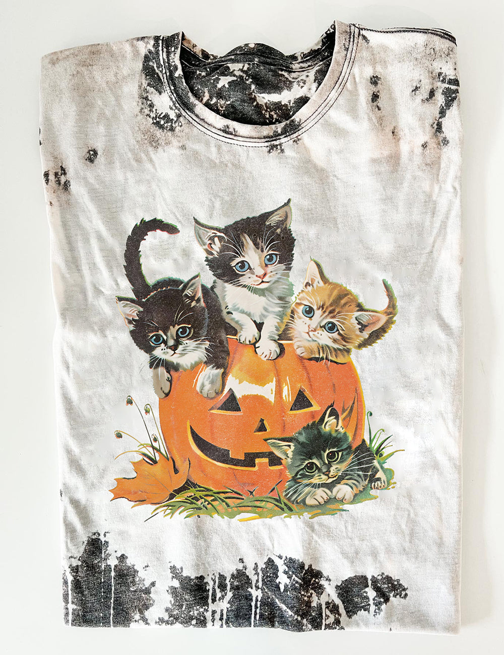Women's Vintage 90s Cat Halloween Print T-Shirt