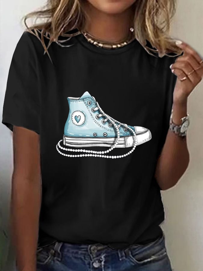 Women'S Canvas Shoes And Pearl Necklace Printed T-Shirt