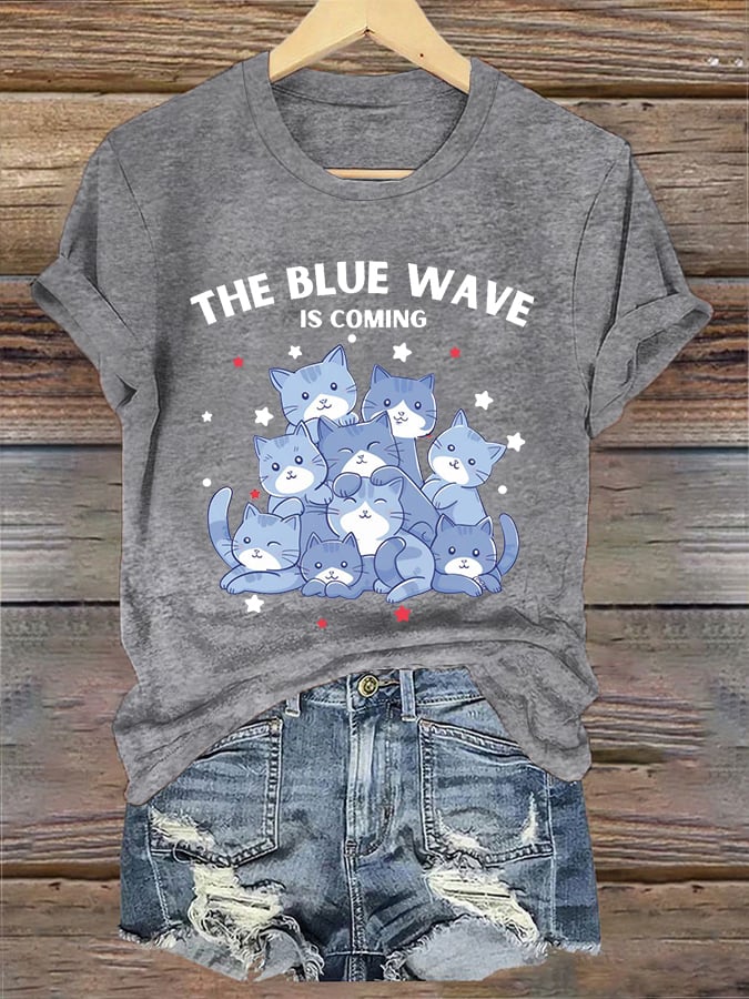 Women's The Blue Wave Cats Is Coming Casual Tee