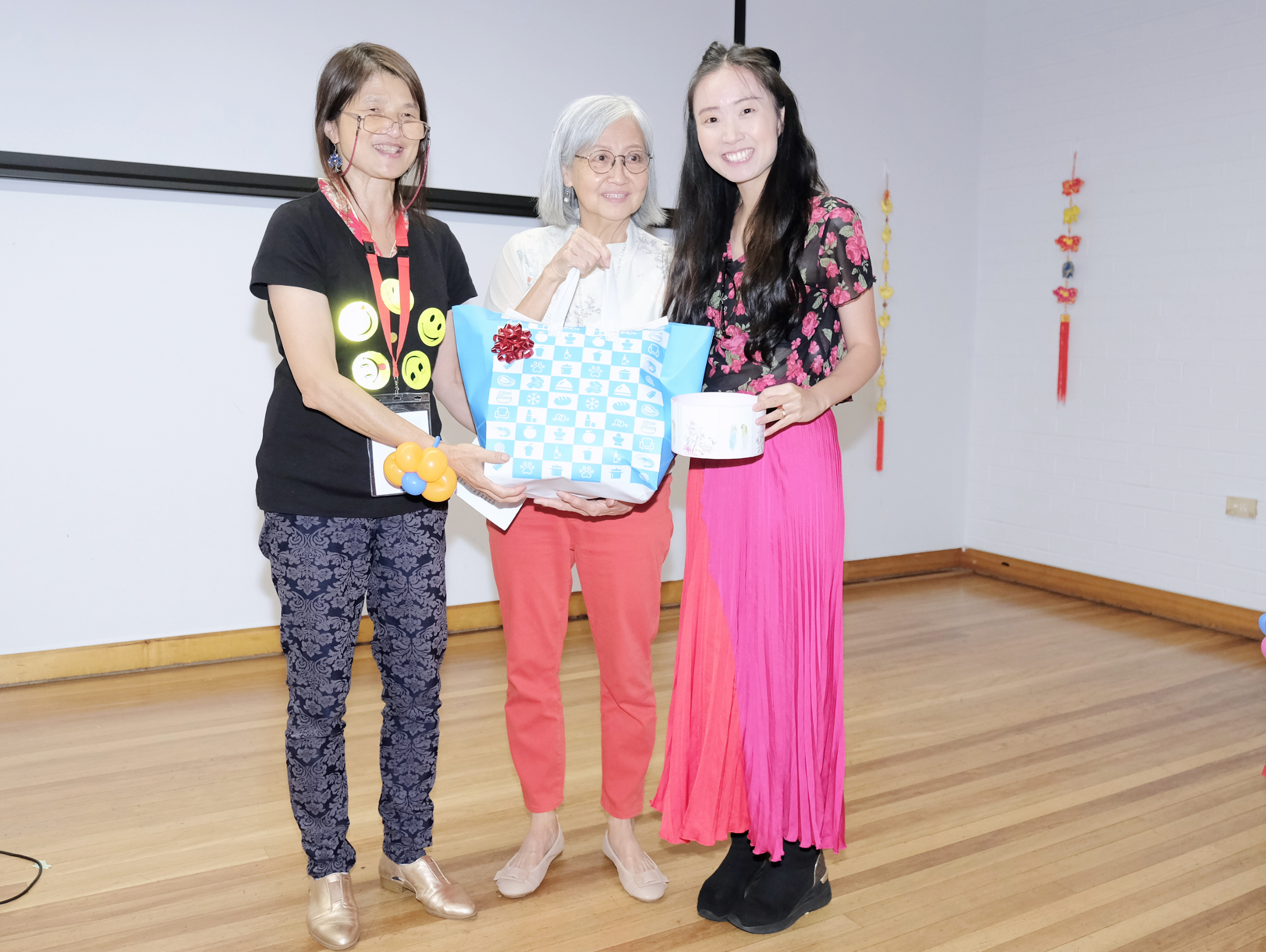 Dr Bibiana Chan, Founder and President Community Flower Studio (Left) and Christina Chun, the COO of Social Enterprise Australia (Right) presented a raffle draw prize to a winner.