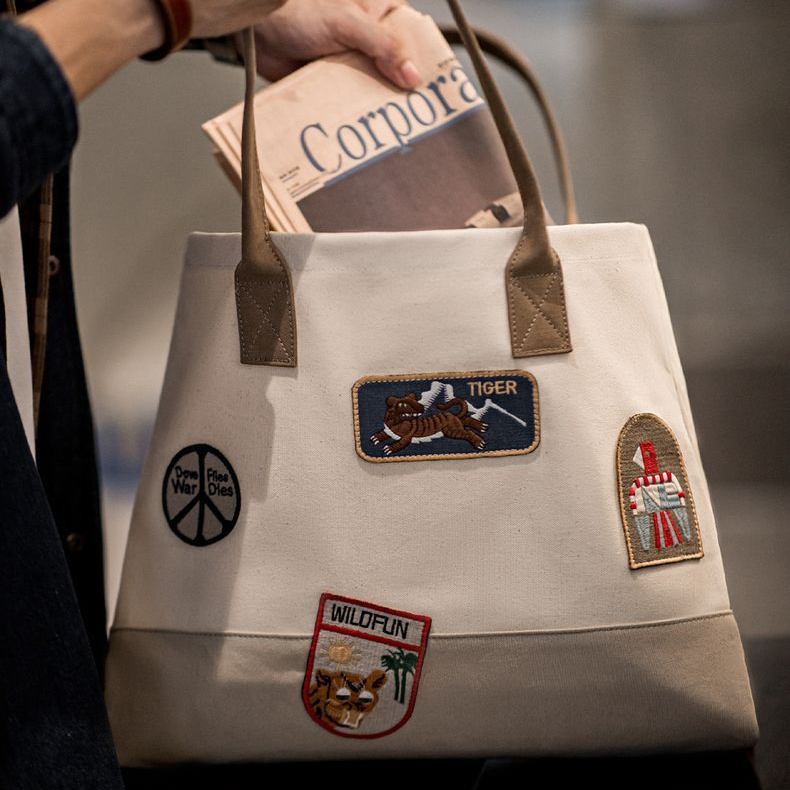 美式復古章仔刺繡托特包大容量手提包相機電腦單肩包男女