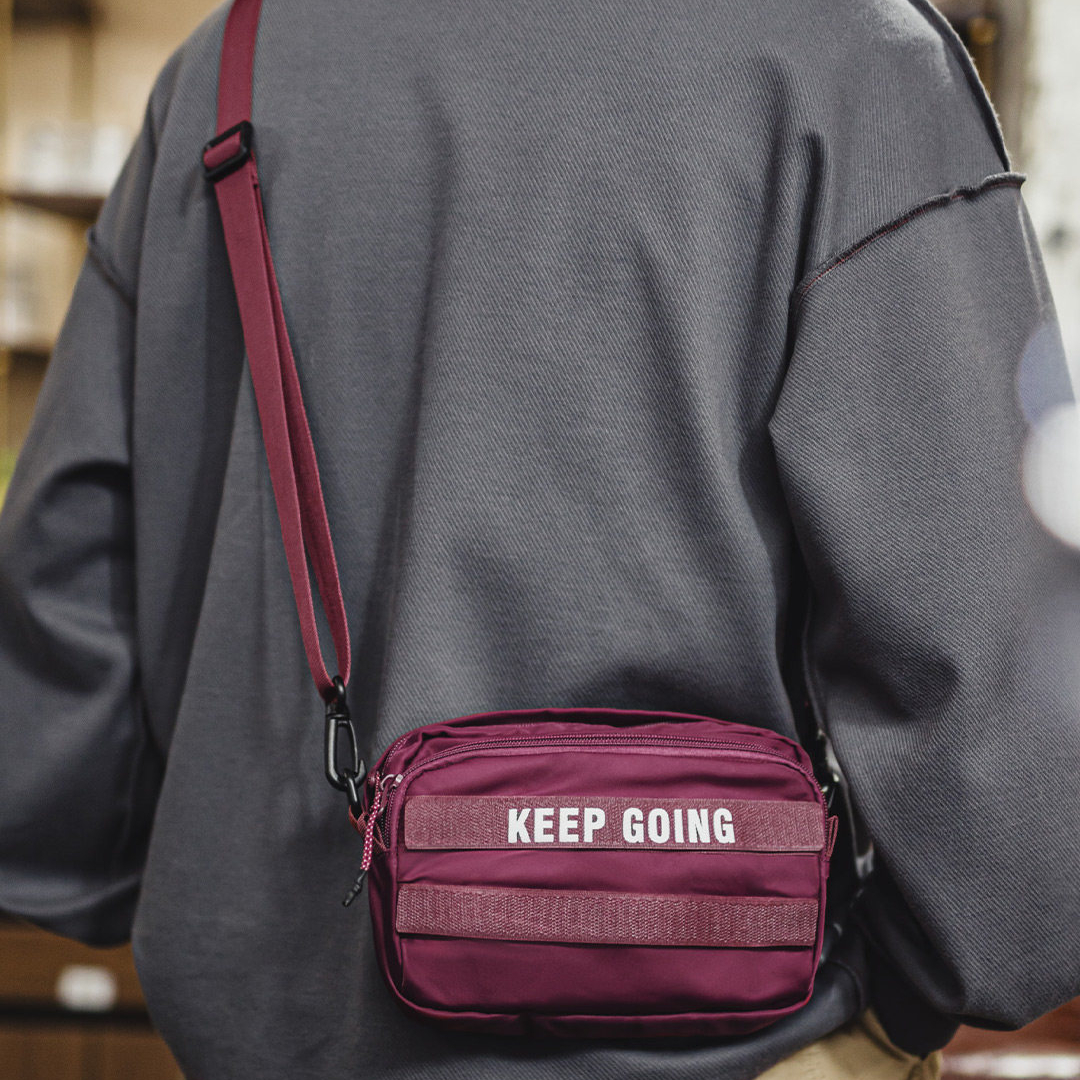 美式軍綠色斜跨小包隨行單肩通勤手提快速反應包包男款