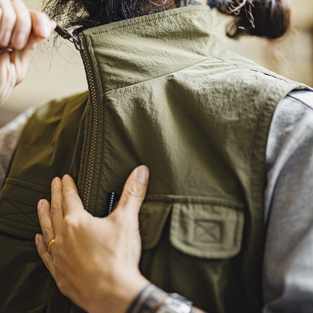 美式山系戶外馬甲軍綠色gorpcore輕薄背心徒步外套男款春