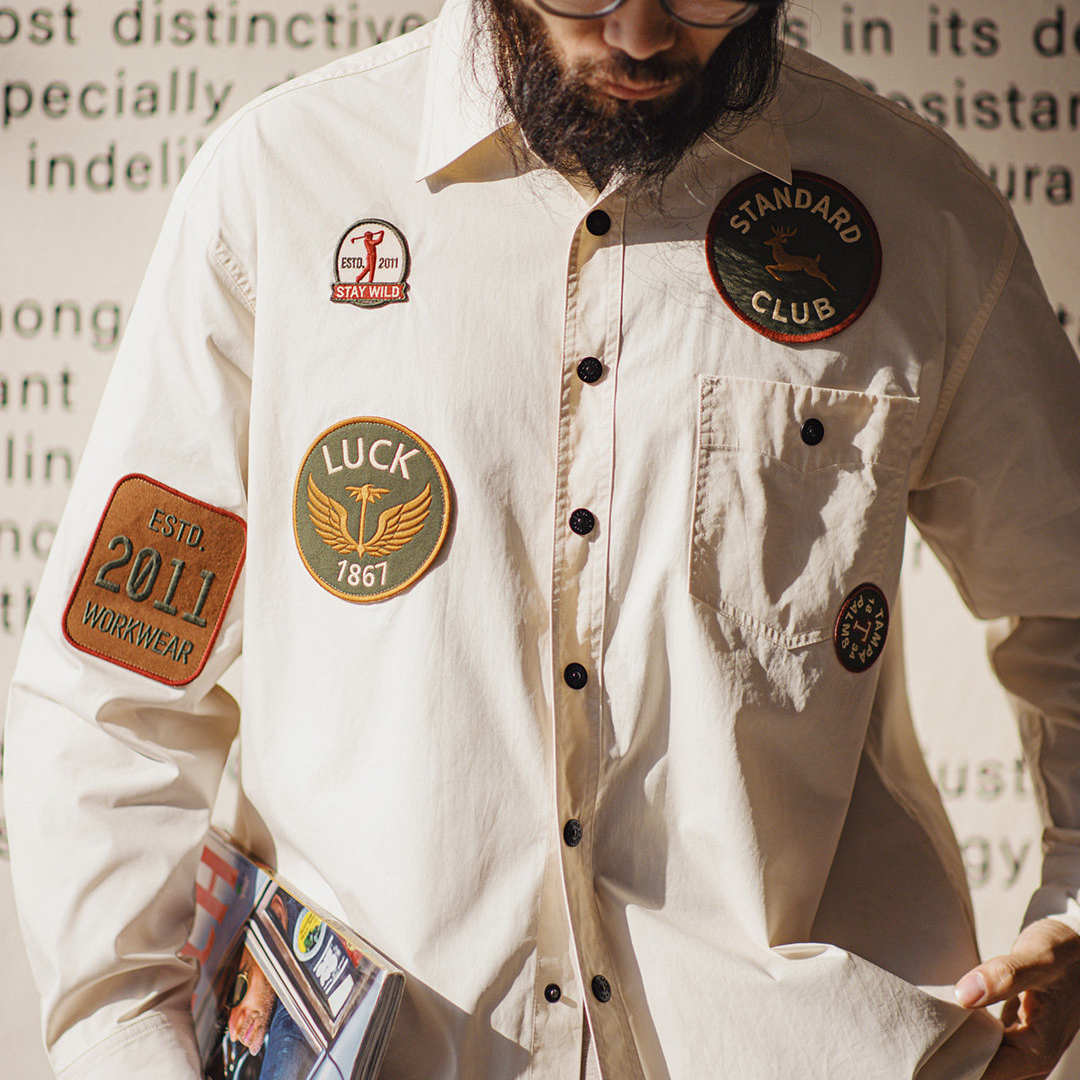 美式章仔刺繡長袖襯衫外套薄款白色口袋拼接襯衣夾克男春