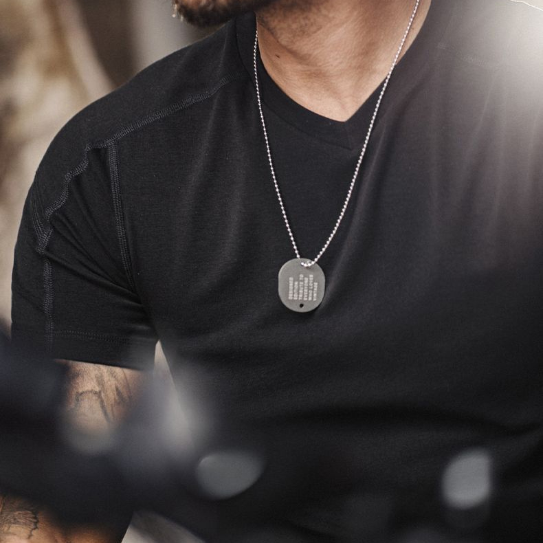 美式萊賽爾涼感T恤收袖口黑色速幹健身衣v領修身短袖男夏