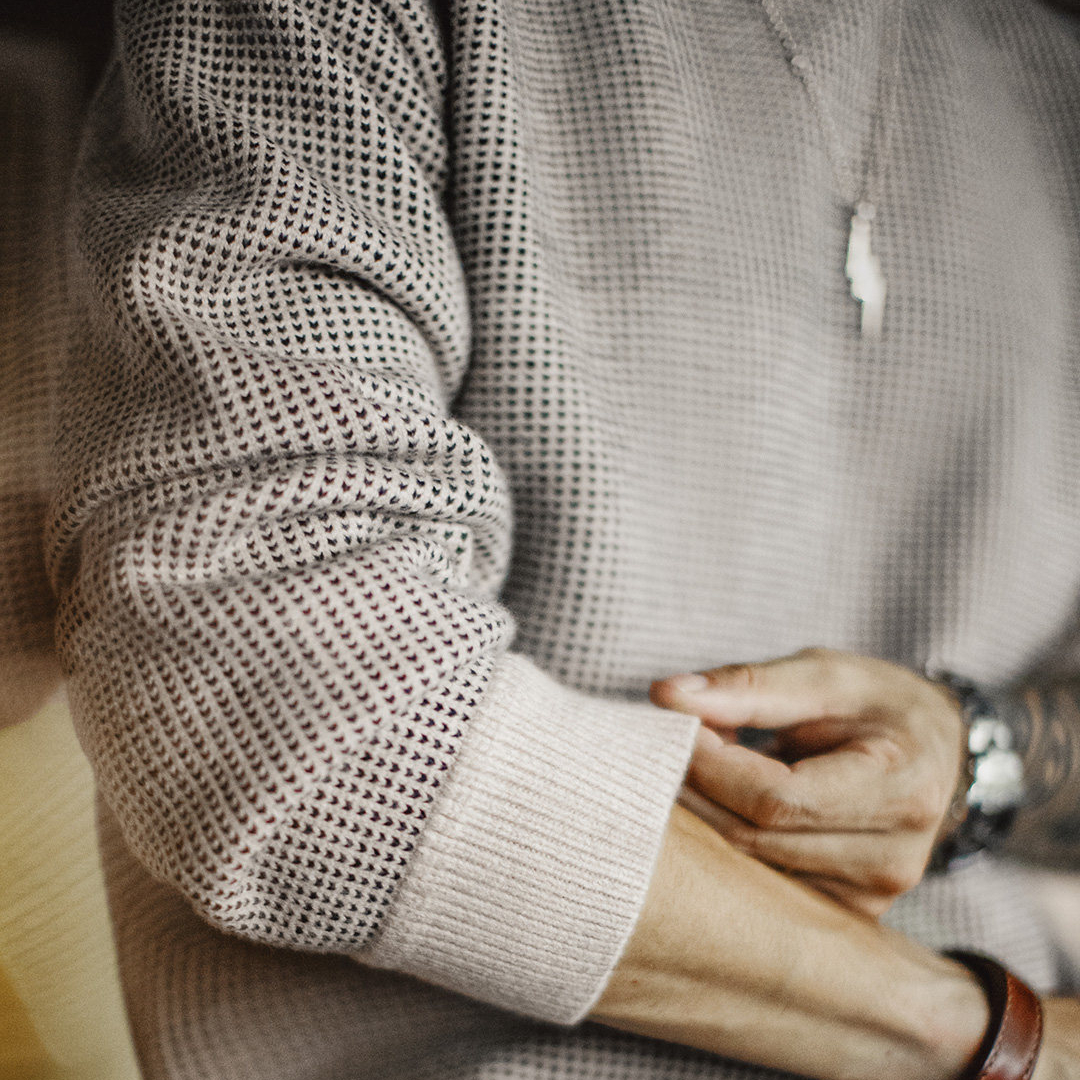 美式老錢風灰色圓領毛衣套頭寬鬆垂感針織衫保暖外套男春