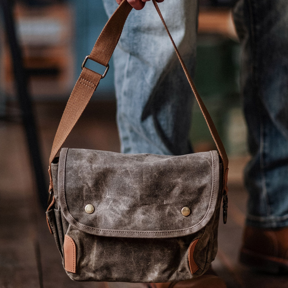 復古油臘防水帆布郵差包 阿美咔叽做舊工裝單肩包通勤斜挎包