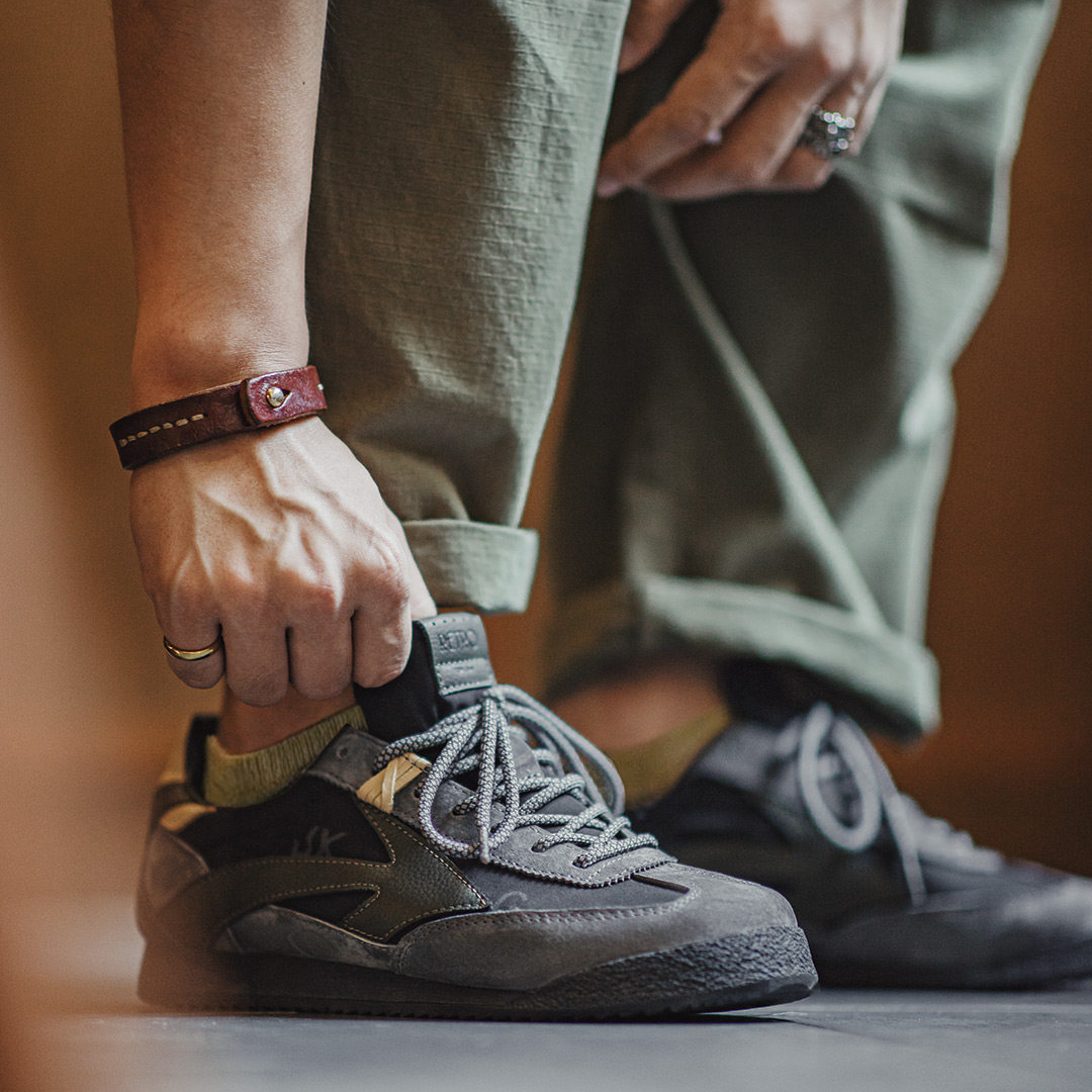 翼裝慢跑鞋男生2025新款復古休閒運動低幫薄底黑色德訓阿甘鞋