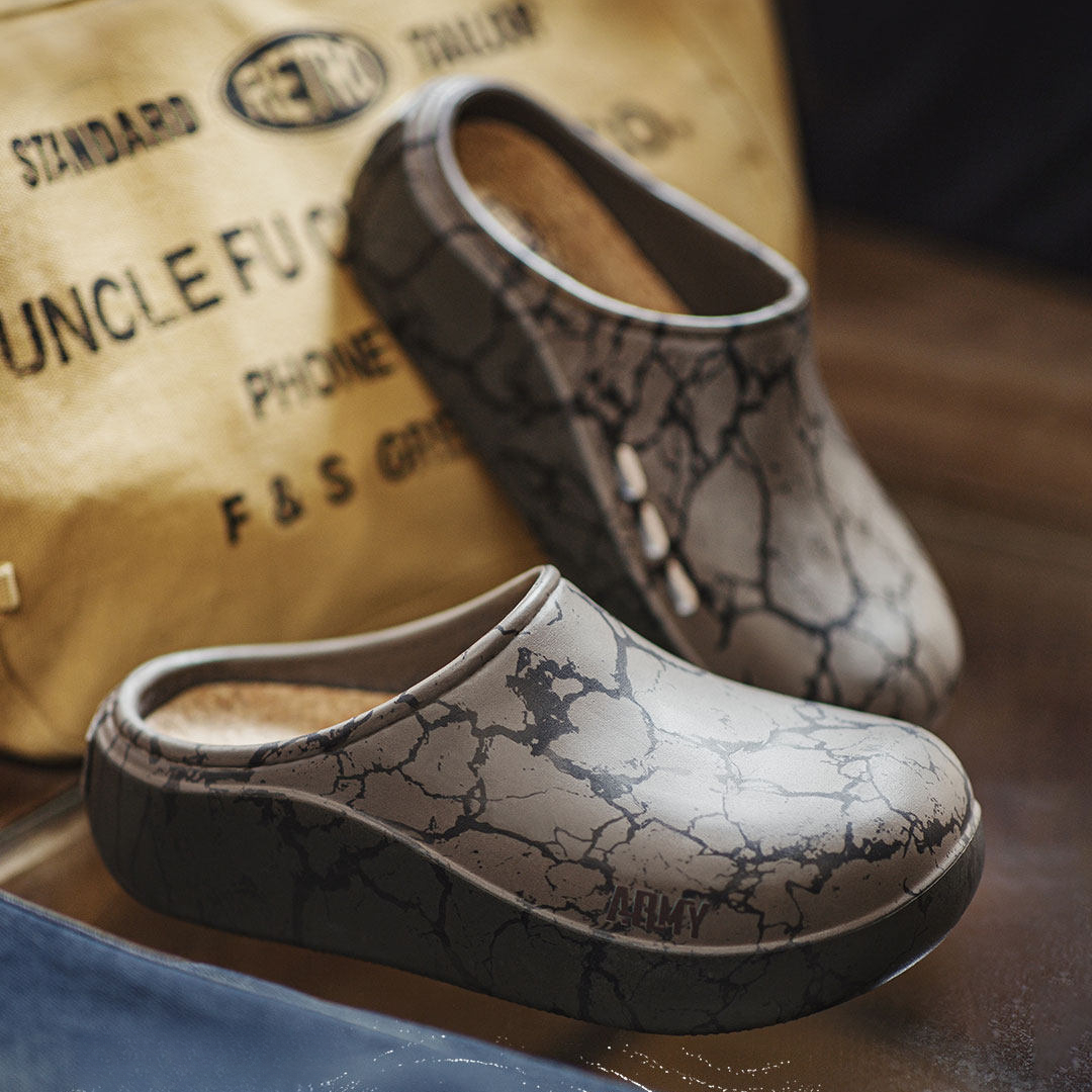 2026新款廚師鞋男春季戶外穿厚底半拖洞洞鞋涉水包頭雲拖鞋子