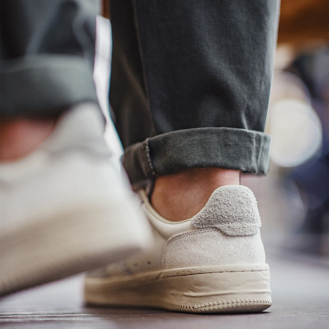 2025夏季新款男士休閒運動透氣小純白鞋厚底低幫百搭簡約板鞋