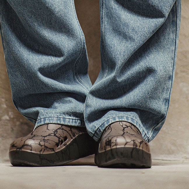 2026新款廚師鞋男春季戶外穿厚底半拖洞洞鞋涉水包頭雲拖鞋子