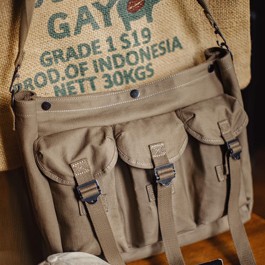 美式沙漠戰術挎包戶外訓練黃色單肩包大容量手提郵差包男