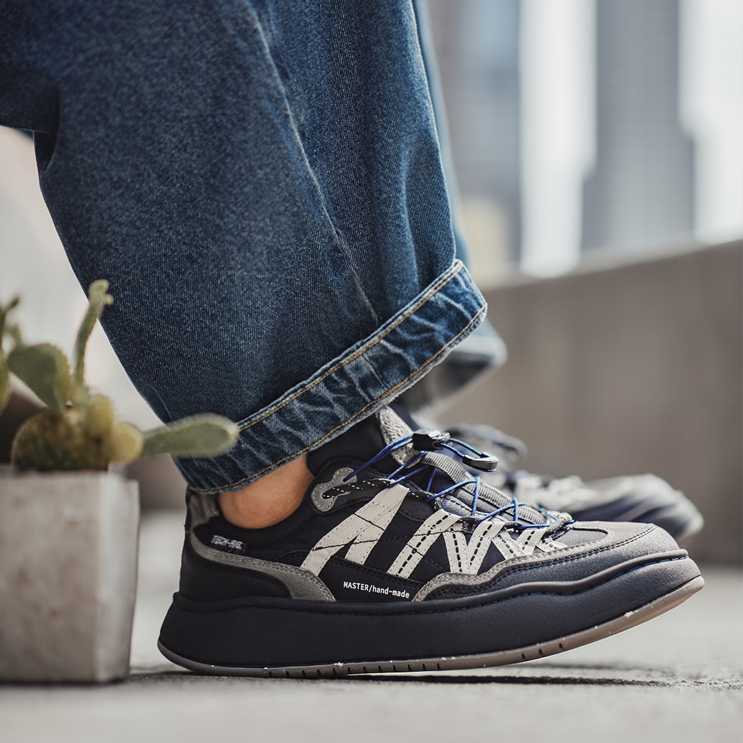 黑沙灘山系厚底運動休閒通勤鞋新款輕戶外機能風免繫鞋帶男鞋