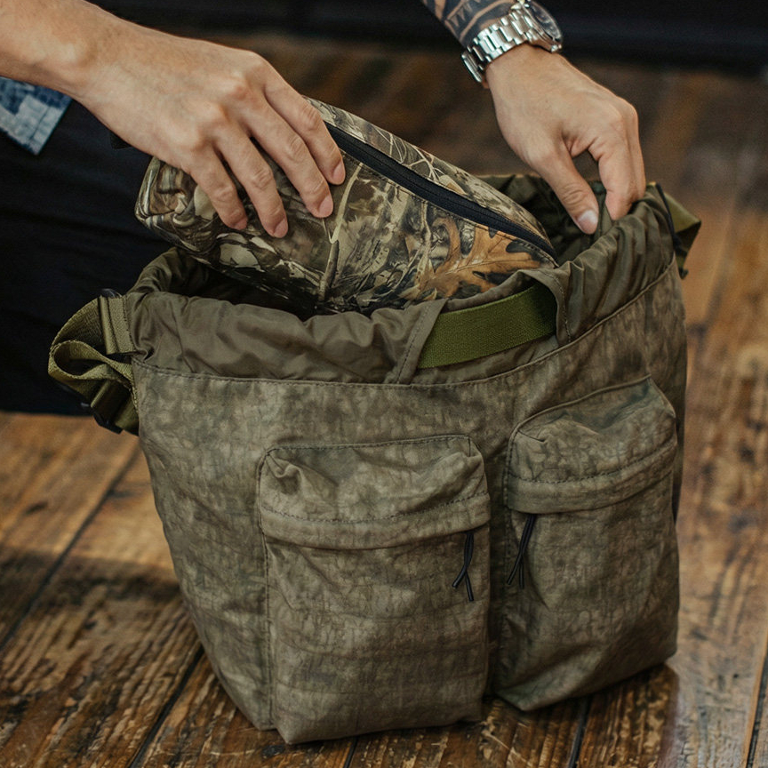 美式復古飛行員頭盔包大容量斜挎包迷彩尼龍手提包包男款