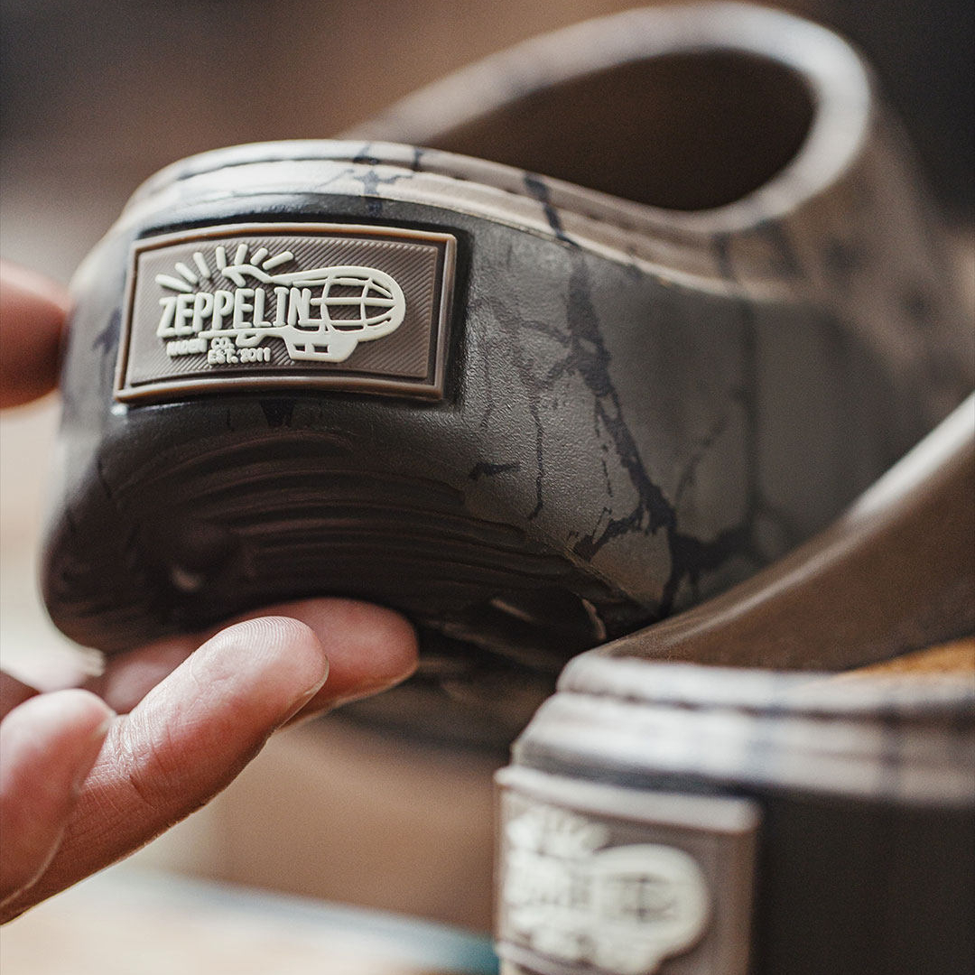 2026新款廚師鞋男春季戶外穿厚底半拖洞洞鞋涉水包頭雲拖鞋子