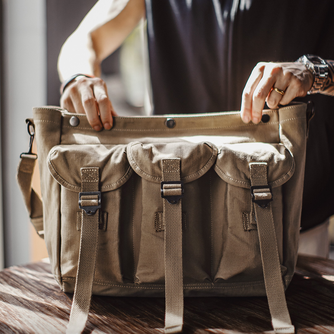 美式沙漠戰術挎包戶外訓練黃色單肩包大容量手提郵差包男