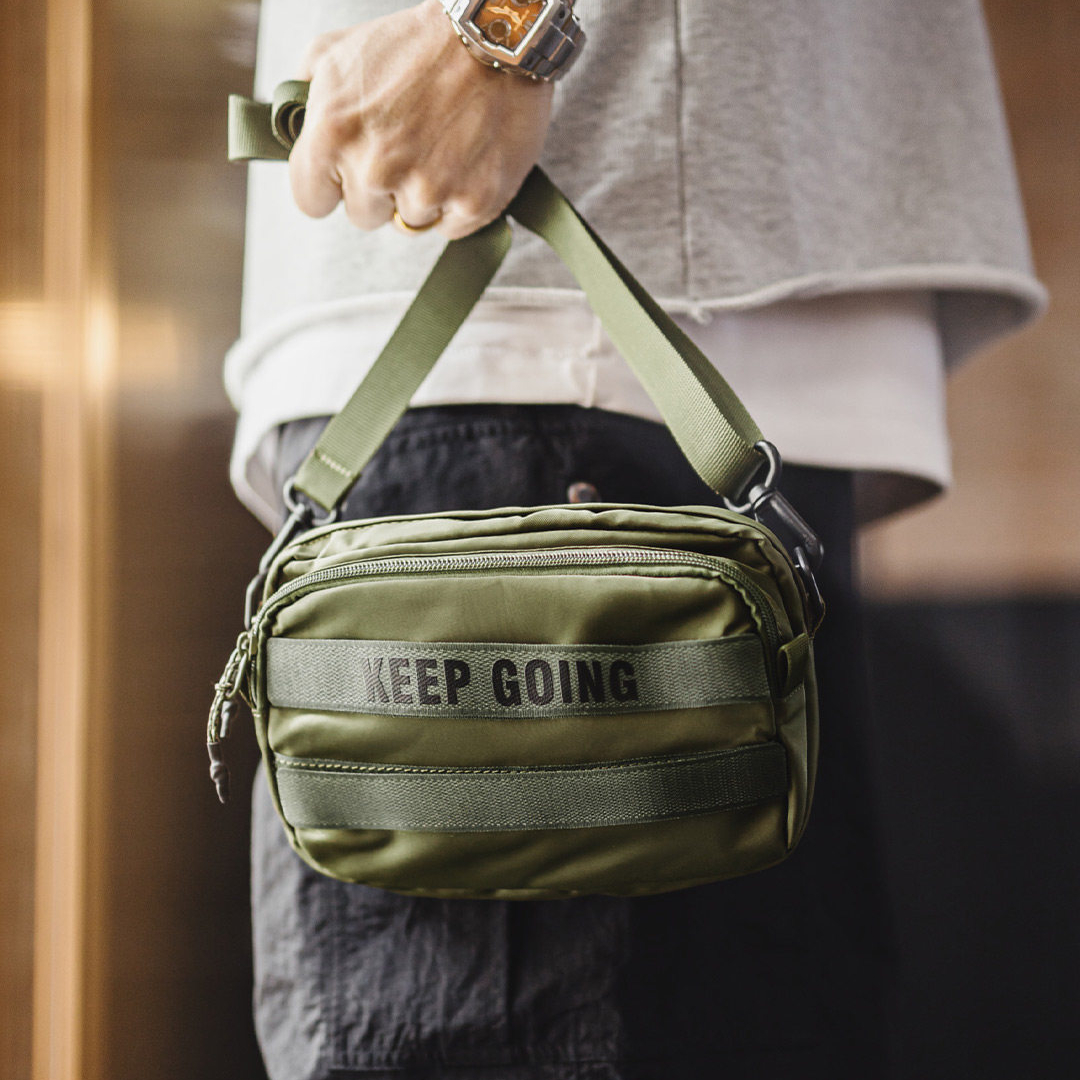 美式軍綠色斜跨小包隨行單肩通勤手提快速反應包包男款