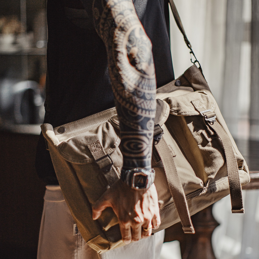 美式沙漠戰術挎包戶外訓練黃色單肩包大容量手提郵差包男